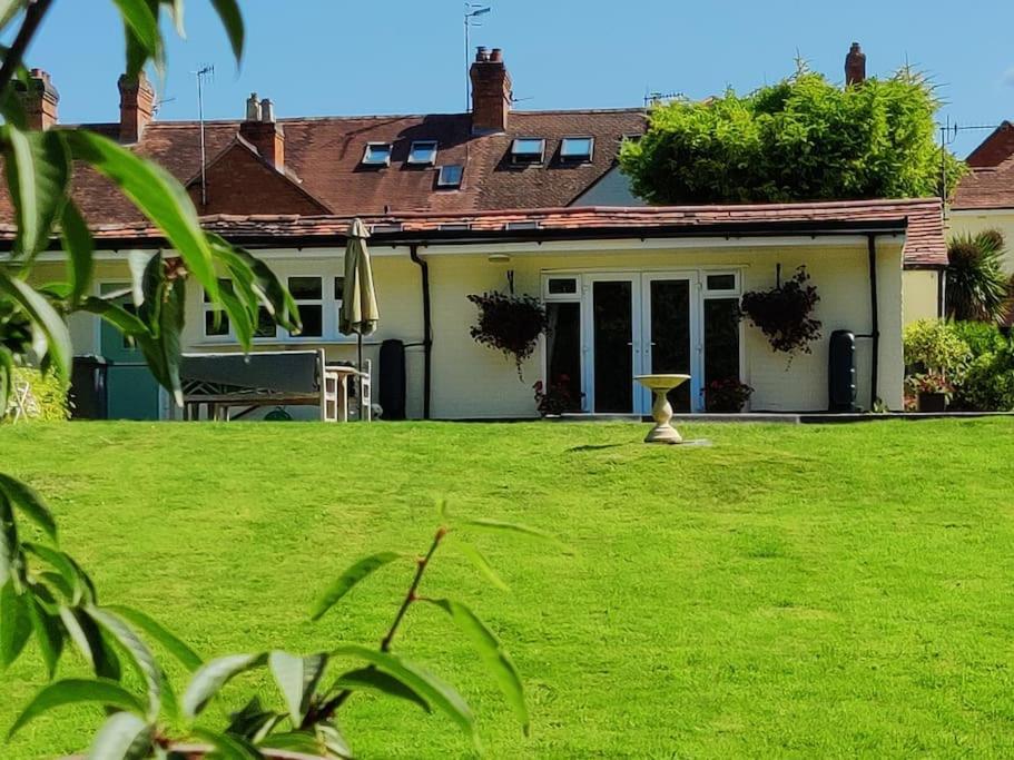 The Nook Located In A Beautiful Garden Setting With Parking Villa Stratford-upon-Avon Exteriör bild